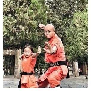 让你的爱非诚勿扰|44岁情感导师乐嘉近况,二婚娶哈弗才女,如今事业下滑严重