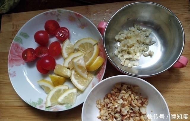 小番茄|都说鸡胸肉脂肪低热量低,分享新吃法不炒不炸,味道清爽冰凉
