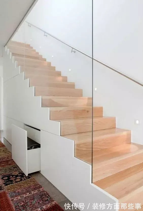 日本人|还是日本人更会省空间,楼梯下打榻榻米下沉做书房,实用性翻了2倍不止