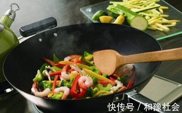 荤菜|炒菜时，先放盐还是后放盐？大厨：牢记4点，炒什么菜都美味！