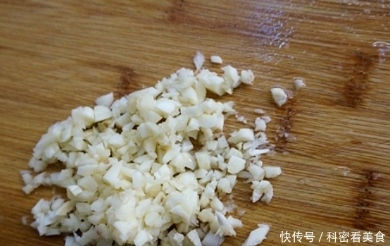 油煎辣椒虾的方法是必须的,无论是酒还是饭!