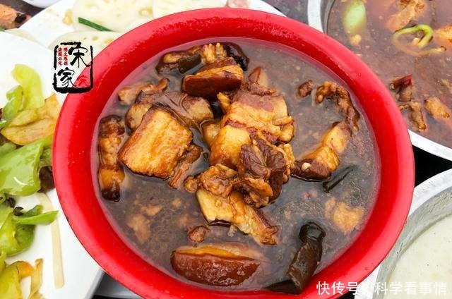 农村330元一桌的宴席,鸡鸭鱼肉都有,利润在哪