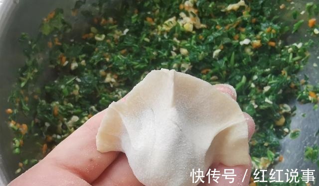常吃饺子的注意了,提醒家人用这菜,越早知道越好,比肉馅的都香!