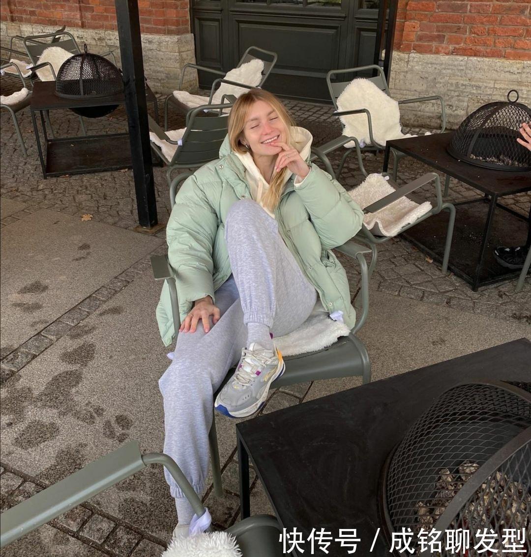 羽绒服才是冬天最保暖的单品，分享四款“高级色”，时尚又暖和