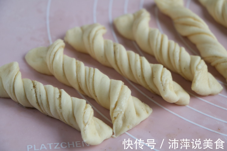给女儿做美味早餐，松软酥脆，三天两头准做一锅