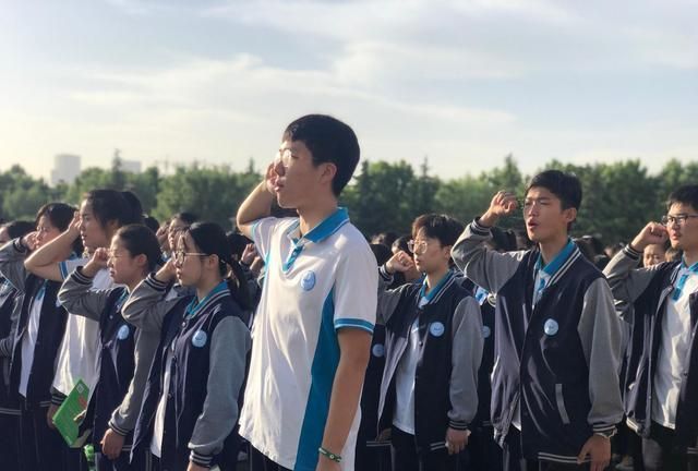 营养物质|正处于初中的男孩子,个头也会猛长,家长别错过最佳发育阶段