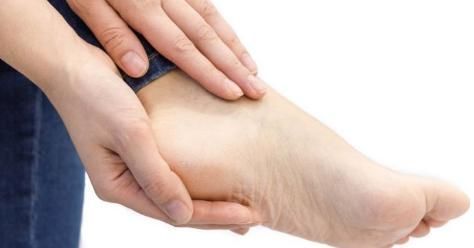 “肝不好足先知”,脚部发出3种信号,说明肝脏多半已经失常