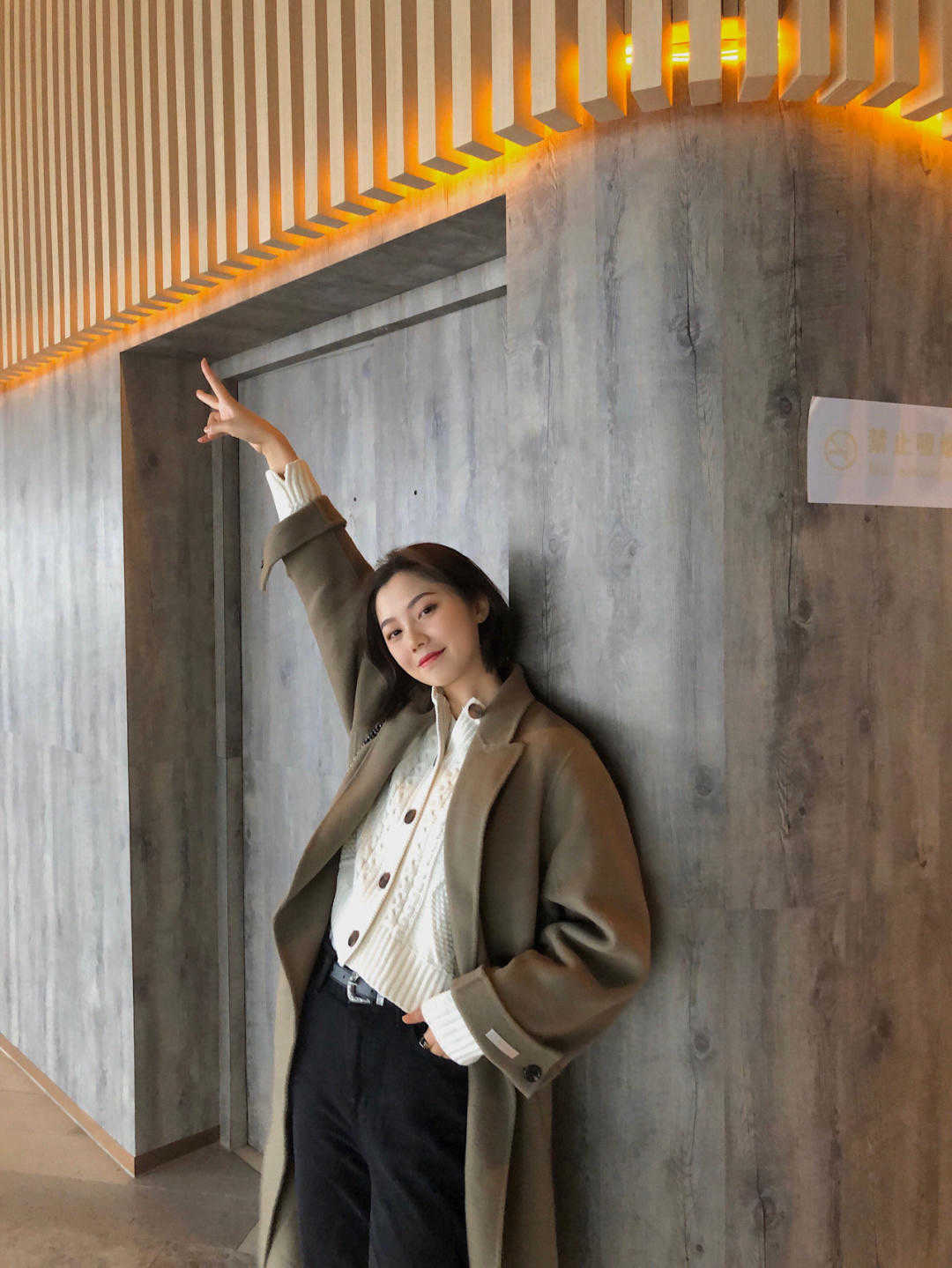 搭配|降温了,大衣下装搭配不一定选裙子,换一种方式,可能更惊喜