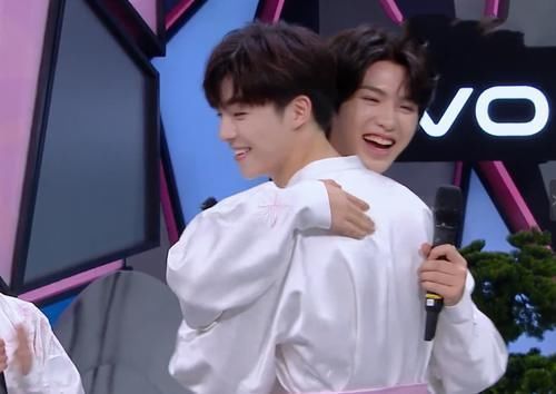 npc|黄明昊不再称呼陈立农为农农,用三字代替,看出了他对NPC的感情