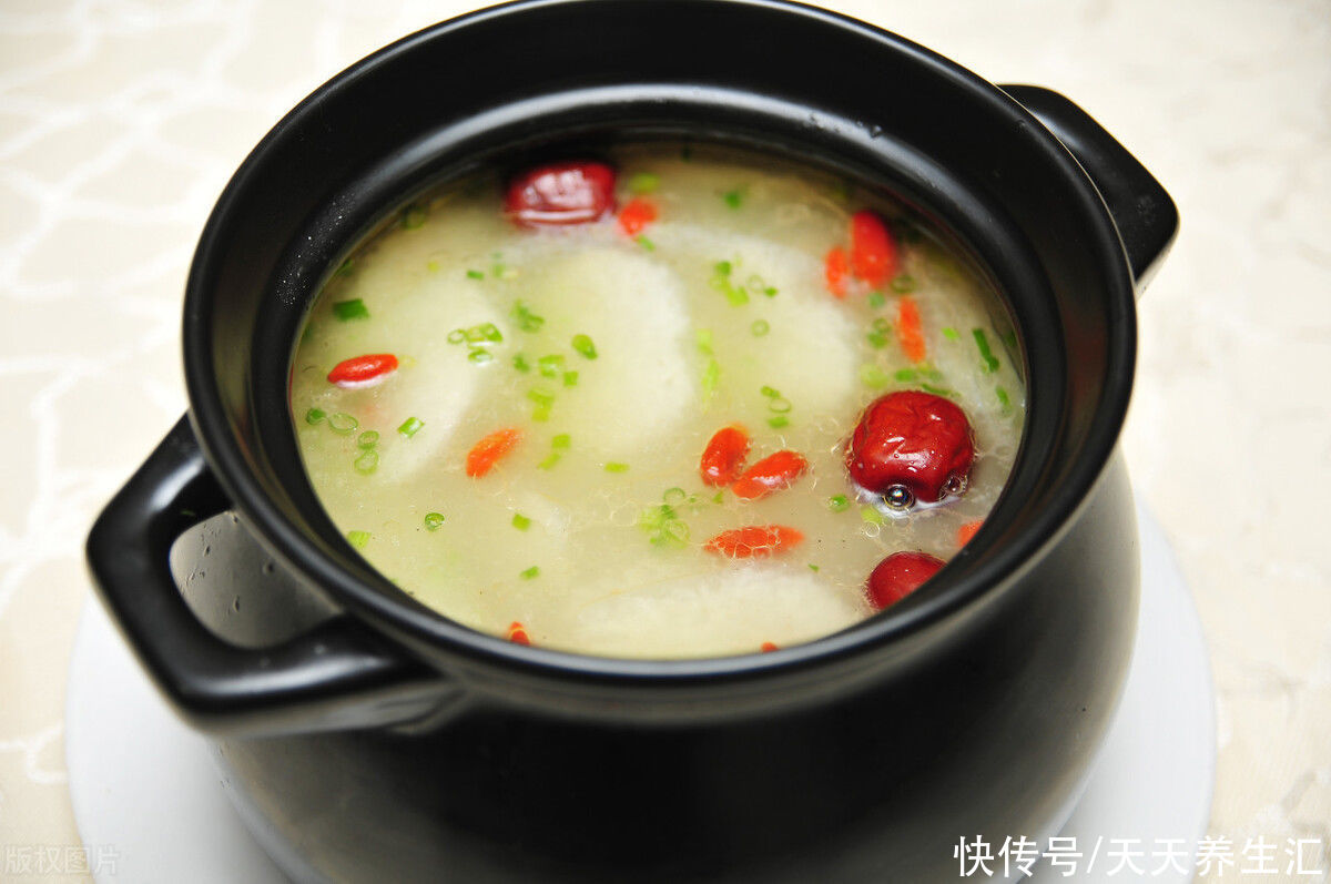 老年人晚餐常喝七种汤，营养吸收好，代谢轻松，身体更健康