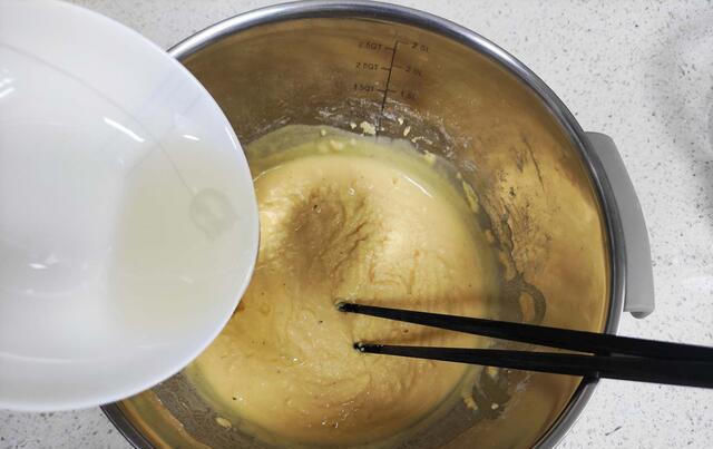  霍霍光|家里有玉米面的赶紧翻出来，跟我一起做这个嘎巴脆的小薄饼吃