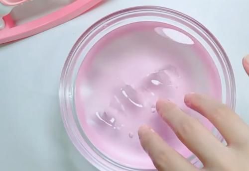 家长|有毒的玩具:孩子喜爱的“假水”,是解压神器还是“坑娃神器”?