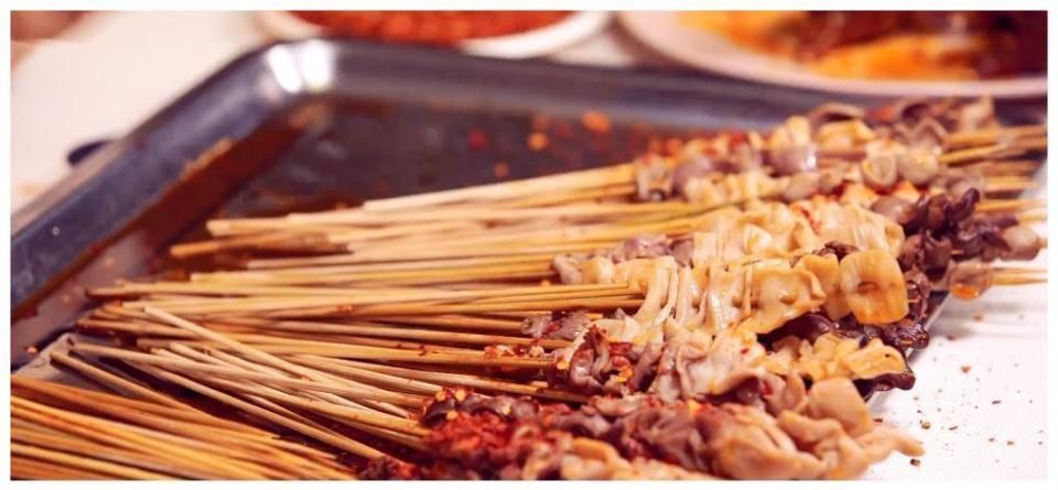 地位|密子君大胃王地位不保一次吃50多根串串刚够大胃王mini的零头