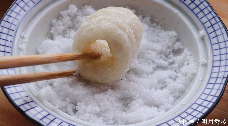 白糖和糯米粉还能这么吃，第一次吃就吃上瘾了，外酥里糯