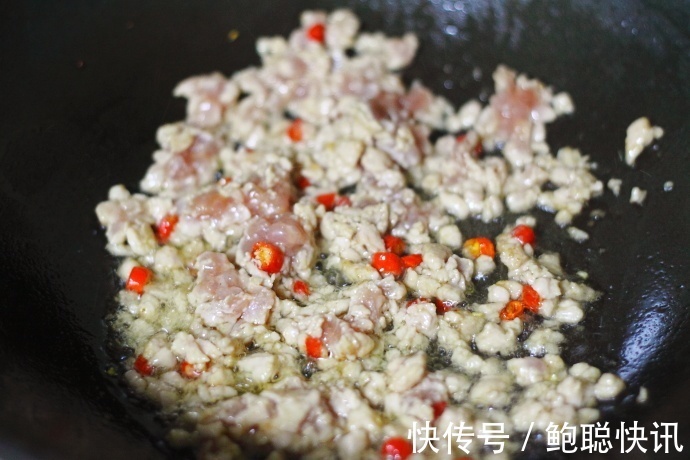 肉末橄榄四季豆，孩子去外面吃饭，每次必点的一道下饭菜