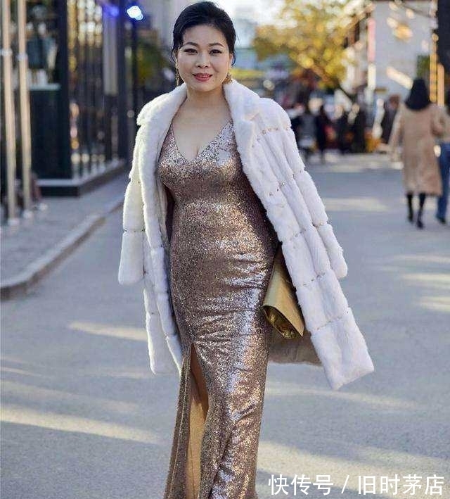 开叉裙|时尚辣妈穿开叉裙出街,女人味十足!