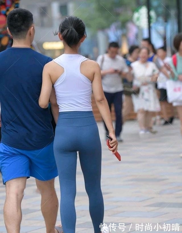 专属|爱美不是年轻女子的专属,辣妈也可以时尚靓丽,还多了一种成熟美