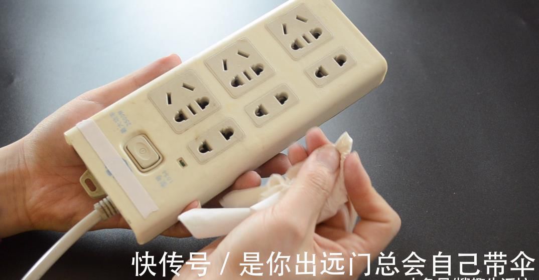家里插排用久了很脏难清洗 只需用它擦一擦, 立马焕然一新