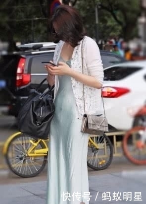 清凉|时尚辣妈穿“睡衣”出街,清凉又时尚,走路带风气场十足