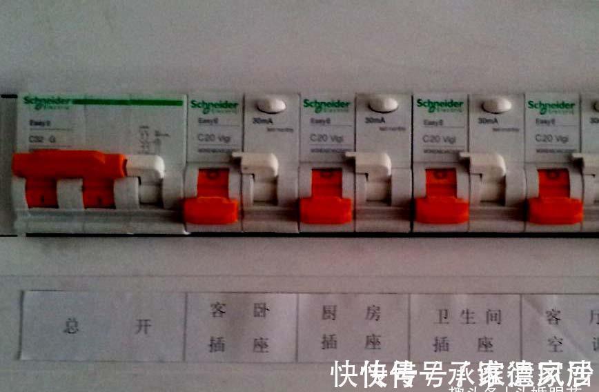 家里空气开关跳闸后,为何不能直接推回去,正确操作方法详解