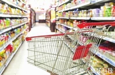 回应|孩子在超市拽了颗樱桃吃,员工大骂“没教养”,妈妈回应让人点赞