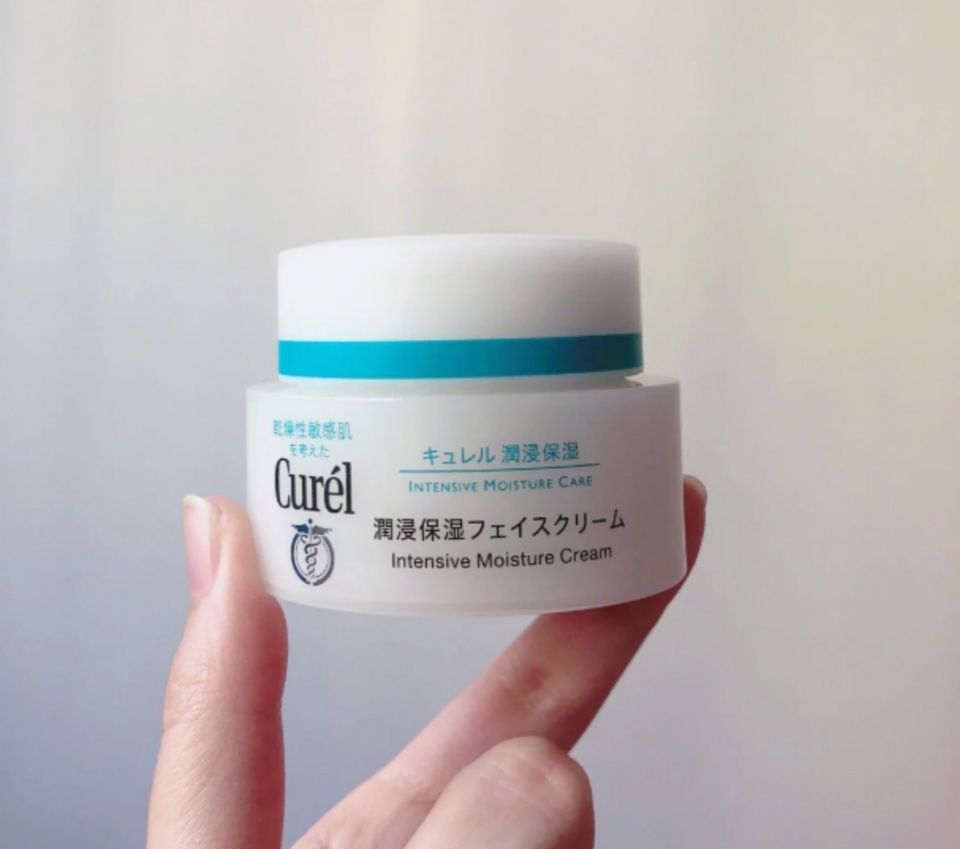 补水保湿去黄面霜推荐：让你的皮肤水嫩有弹性，如女神一般美丽