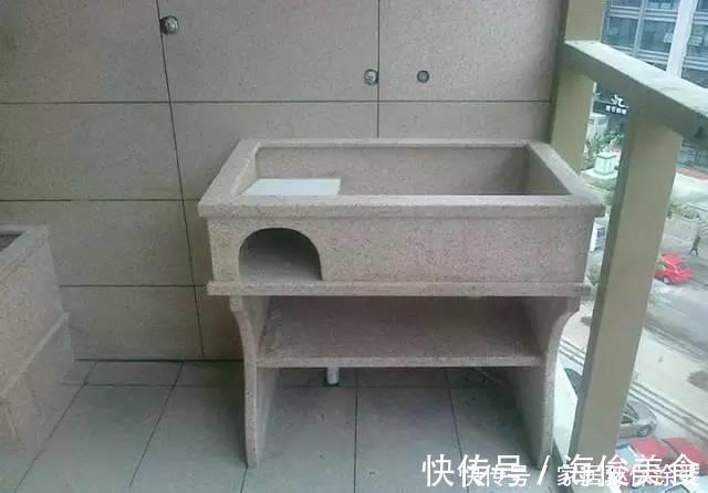 卫生间|别蹲在卫生间洗衣服了,多累呀,在阳台做个池子很好用!