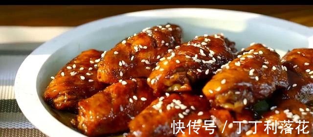不粘锅|鸡翅的经典做法,搭配可乐,简单方便,甜而不腻,好吃到嗦骨头!