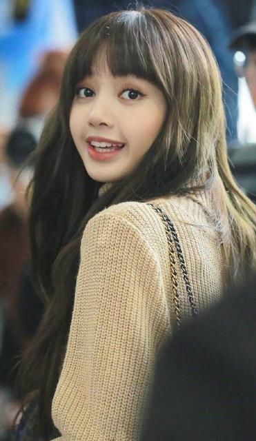 同是选秀节目导师，刘逸云到场，Lisa却是网络连线，片酬太好拿！