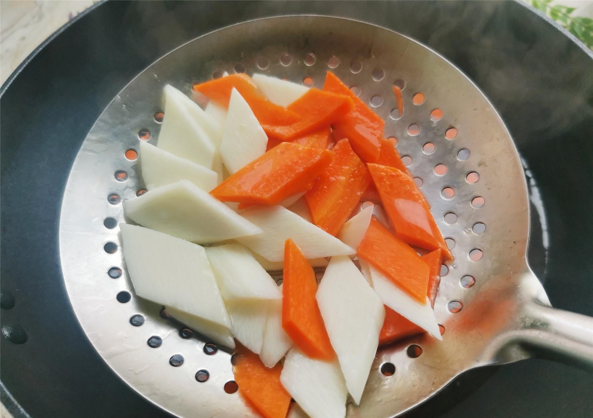 节日家宴素菜小炒，把这三种食材放在一起炒，简单快手，清淡脆嫩