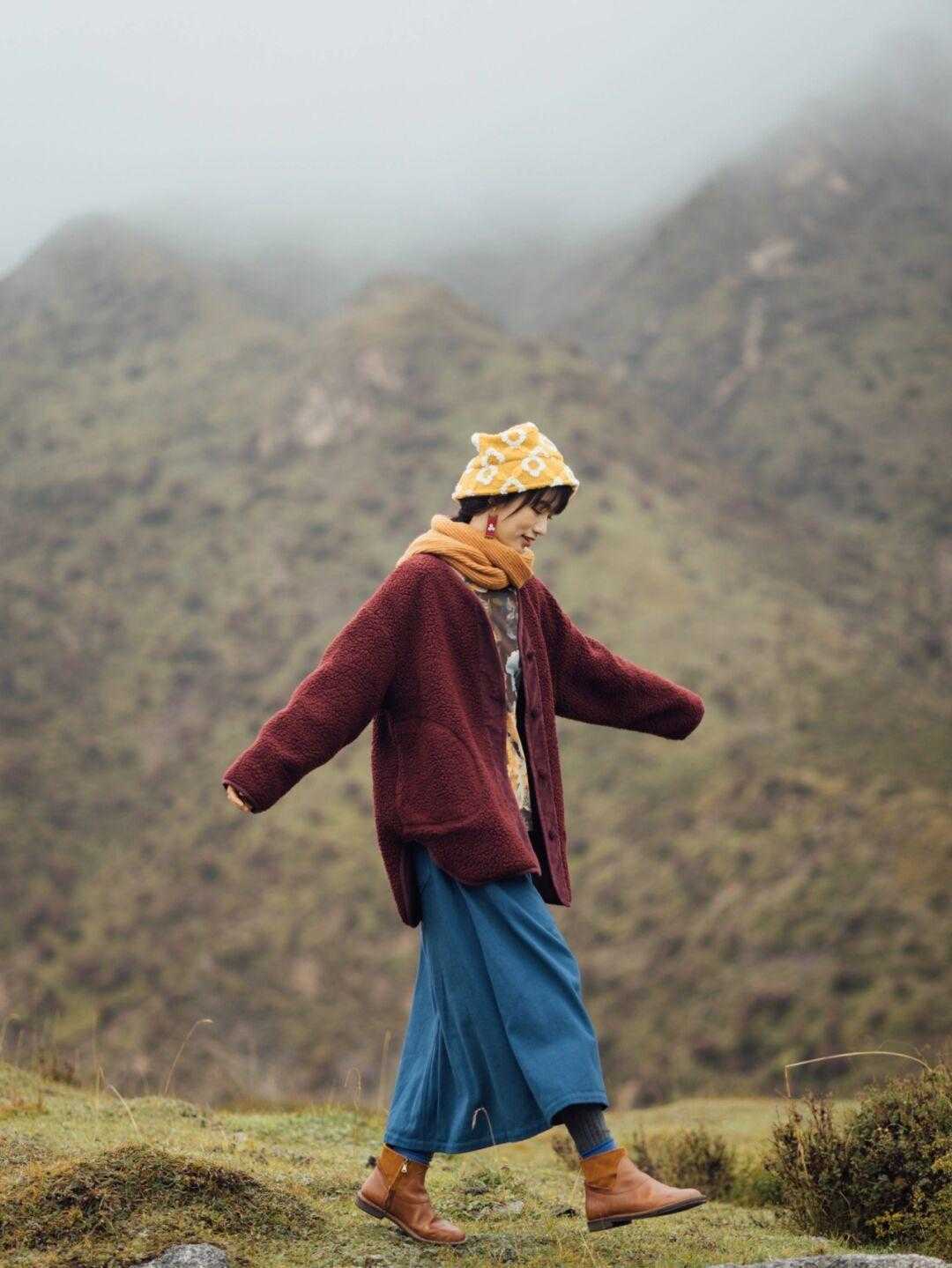 外套|穿外套不一定非要配裤子，时髦精都爱搭配半身裙，显瘦又时髦