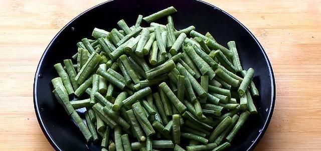 豆角|豆角最近火了，教你新吃法，又香又辣，一顿我能吃3斤，好过瘾