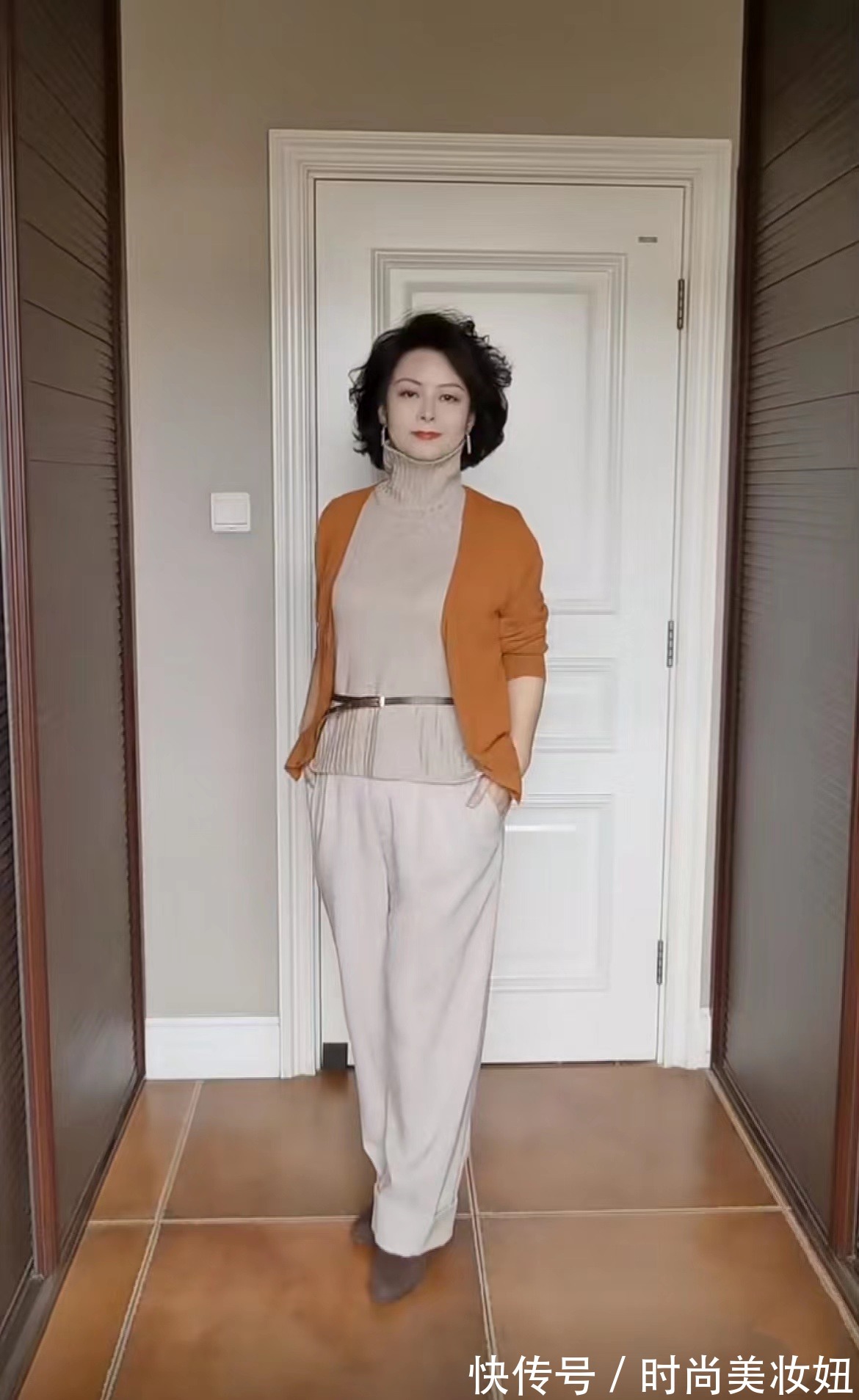 色彩 50岁女人要打扮得高级,分享超实用的3种配色秘诀,每一套都超美