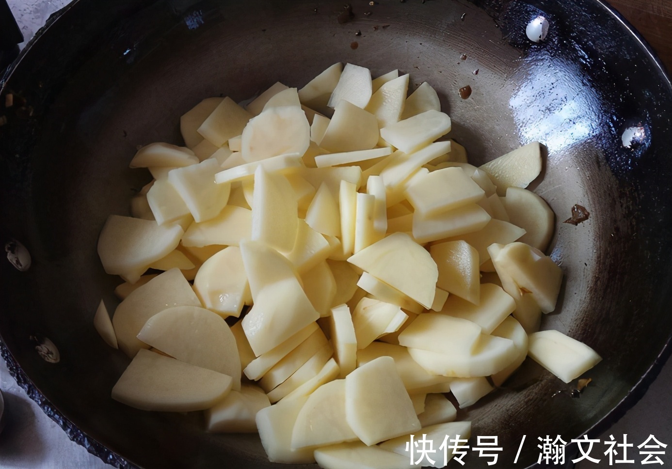 食材|酸辣开胃，简单又好吃的酸菜土豆片，简单的食材做出不简单的美味