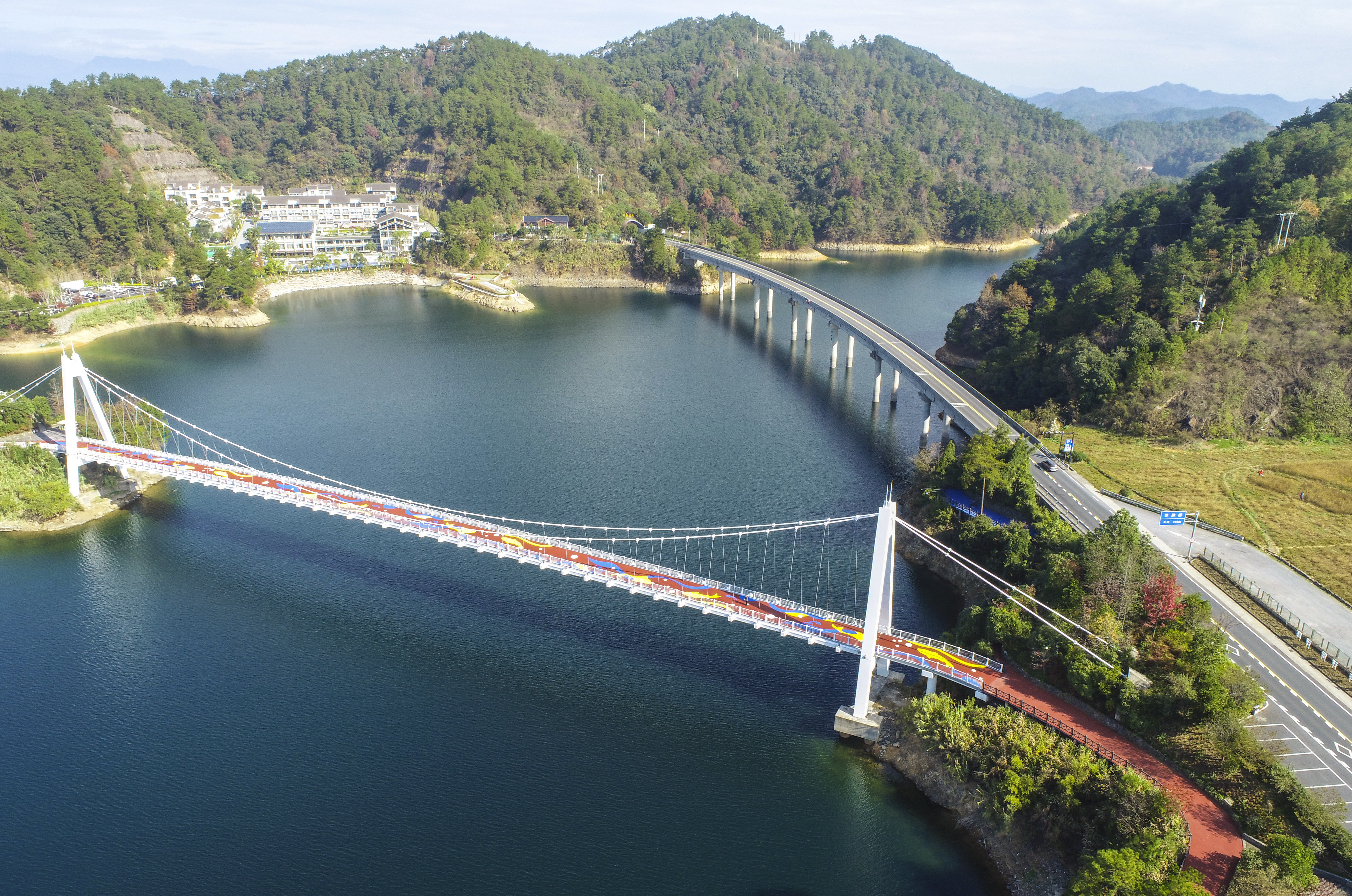 环湖绿道|千岛湖环湖绿道骑行的标志！国内第一座骑行悬索桥焕然一新~