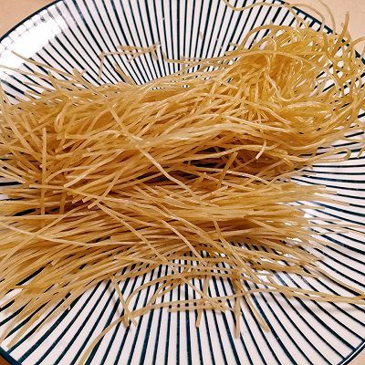 红枣枸杞|小骨粉丝汤