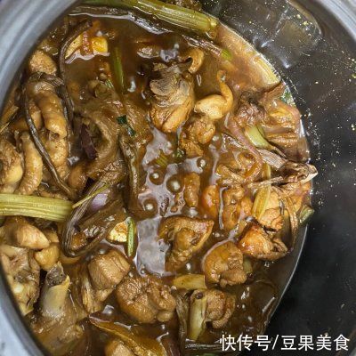 十三香|把全家人征服的重庆鸡公煲(五香版),好吃到过分