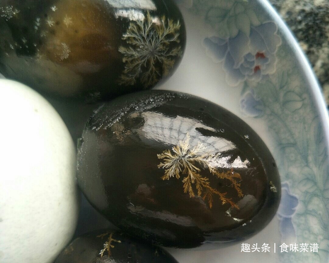 饭店的凉拌皮蛋为什么好吃秘诀就在于调料汁,不腥不涩美味翻倍