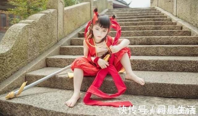 小男孩|7岁男孩cos哪吒神还原,妈妈都被折服还是给娃培养一门兴趣吧