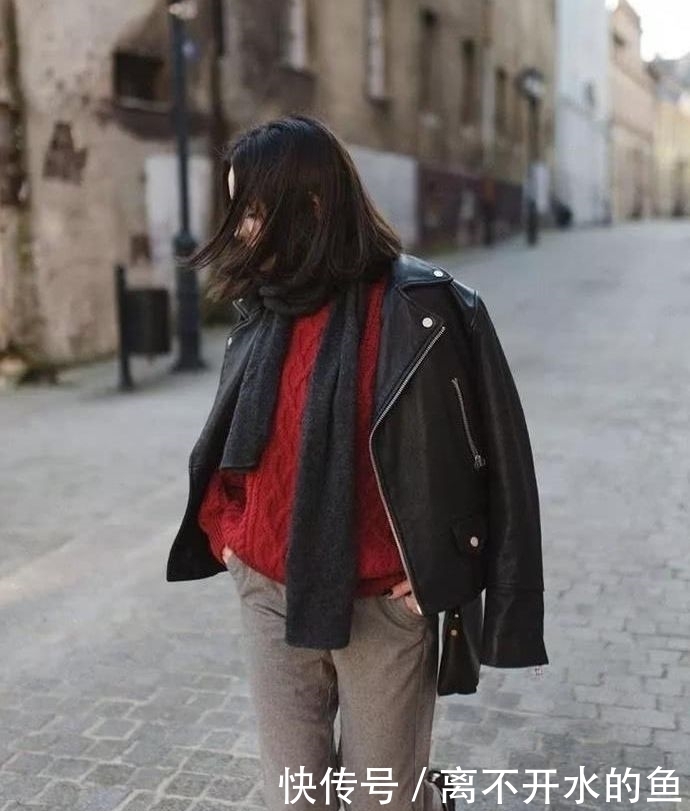 40岁女人，高领毛衣不时尚？学3种时髦“搭配”，美过同龄人