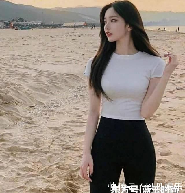 街拍打底裤的时尚搭配打造出时尚丽人的气质，穿出新潮范