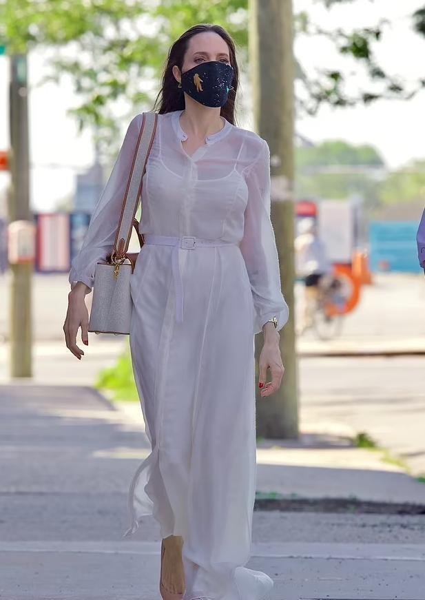 前夫|安吉丽娜朱莉穿白色透明裙装, 仙女气质不俗, 孤身前去见前夫
