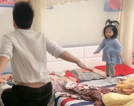 惊雷|“老虎不在家,猴子称霸王”老爸带娃“惊雷”现场,午夜的狂欢