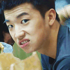 |搞笑GIF: 恐怕你要换一条裤子了 姑娘想都没想直接就坐了上去