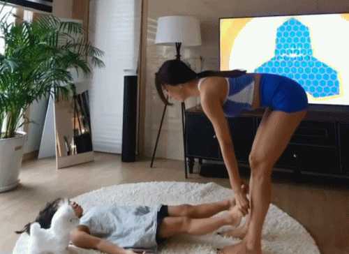 健身|韩国辣妈带娃健身两不误，体重只增不减，但依然拥有迷人马甲线