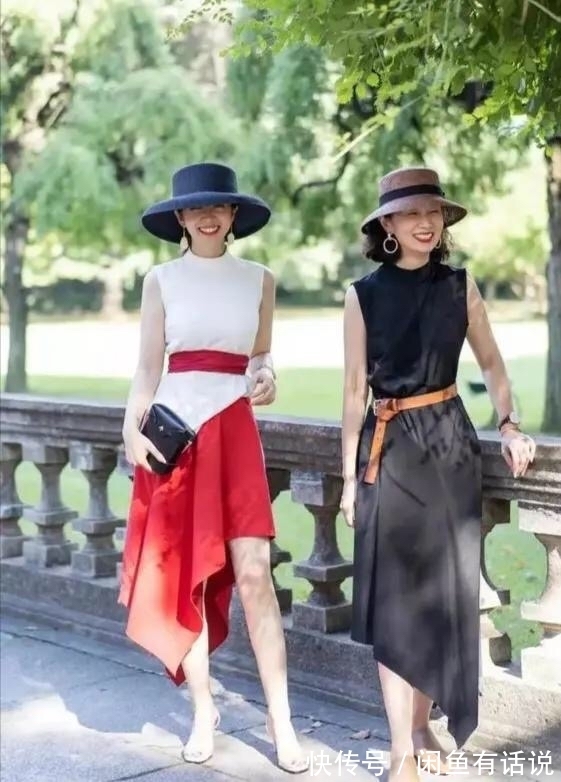 穿搭|三木妈妈罕见换发型,贴头皮短发配红裙真显年轻,不戴帽子也时髦