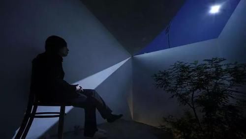 面积|38㎡小户型,一半面积是庭院,到了晚上才知道这样设计有多高级!