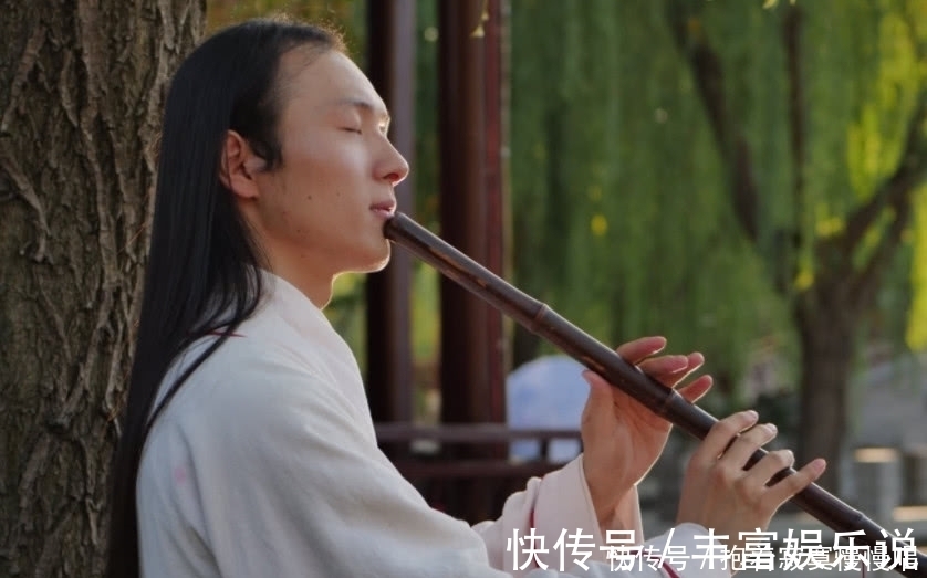 长发|奇闻:男子痴迷穿汉服留长发,网友纷纷点赞,却遭家人一脸嫌弃