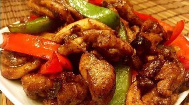 香草|精选美食香草鱼块、豆花猪手、冬菜丝瓜炒木耳、黑椒鸡柳的做法