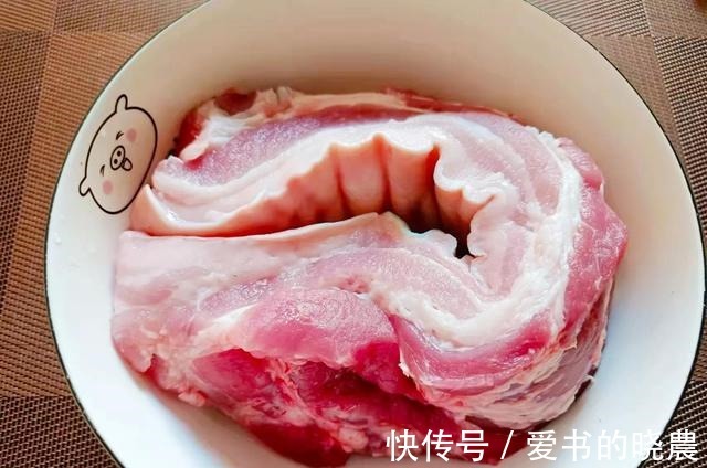 腊肉怎么腌制才好吃第1步不是抹盐,记住3个窍门,腊肉越放越香!